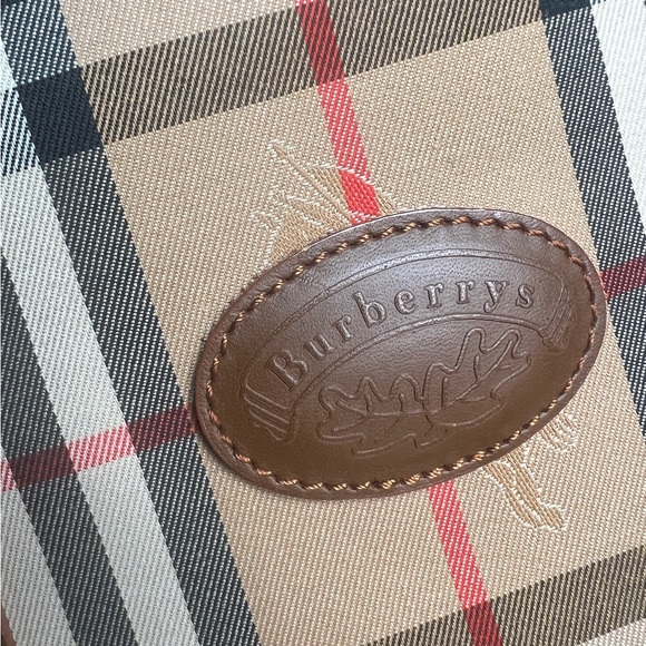 Burberry duffle traveling bag - Picture 4 of 17